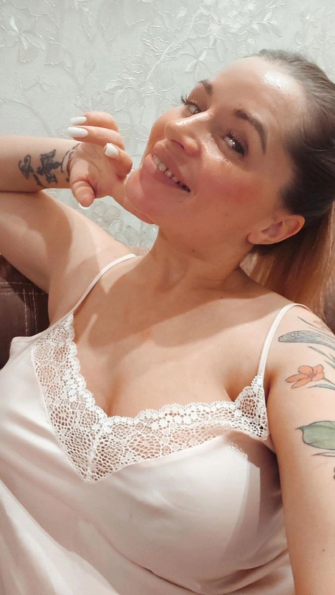 Natalie St-Clair 💋 tweet media