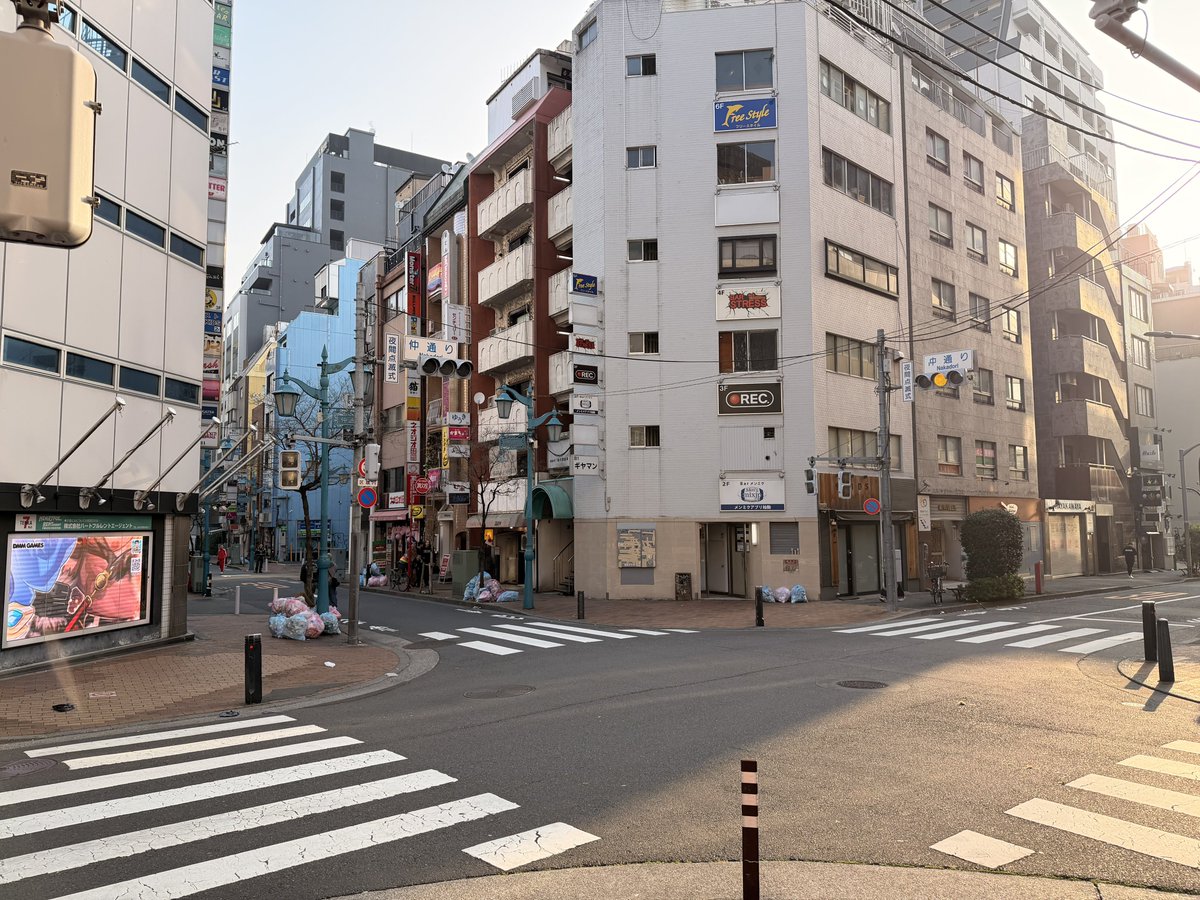 えびまろ tweet media