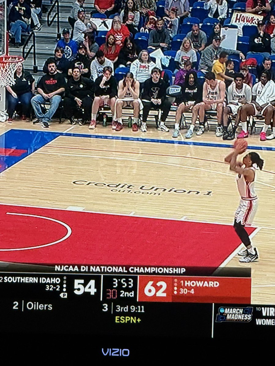 CoachKenFrench's tweet photo. Watching former Hard Work Camper @BrandonIvery2 win a NJCAA DI Championship!
…his Dad is an all-time great former player of mine, HOF/All-American #HOOPFAM https://t.co/LJwBsDdKMB