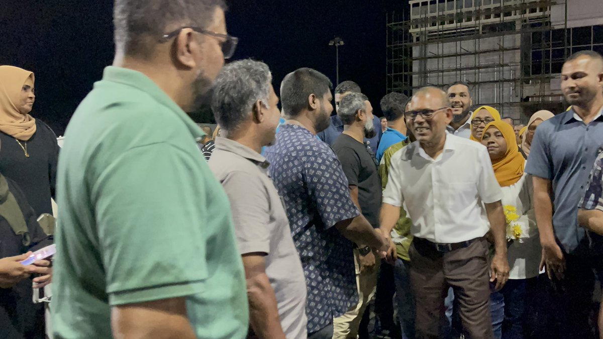 asadhaddu's tweet photo. މަންޒަރުން ވަރަށް ވާހަކަ 💛 މީ މިޅި އައްޑޫ އެއްކޮށް ތެލަފަތުގެ ފަހަރަ ⚖️
-އުއްމީދެއްގާ އަލުން، ހޯދަން އަނބުރާ ވަޠަން-
#afiringeaddu
#HeyvallaThayyaaru
#LCE2026
#VoteMD https://t.co/RtAwugnPbd