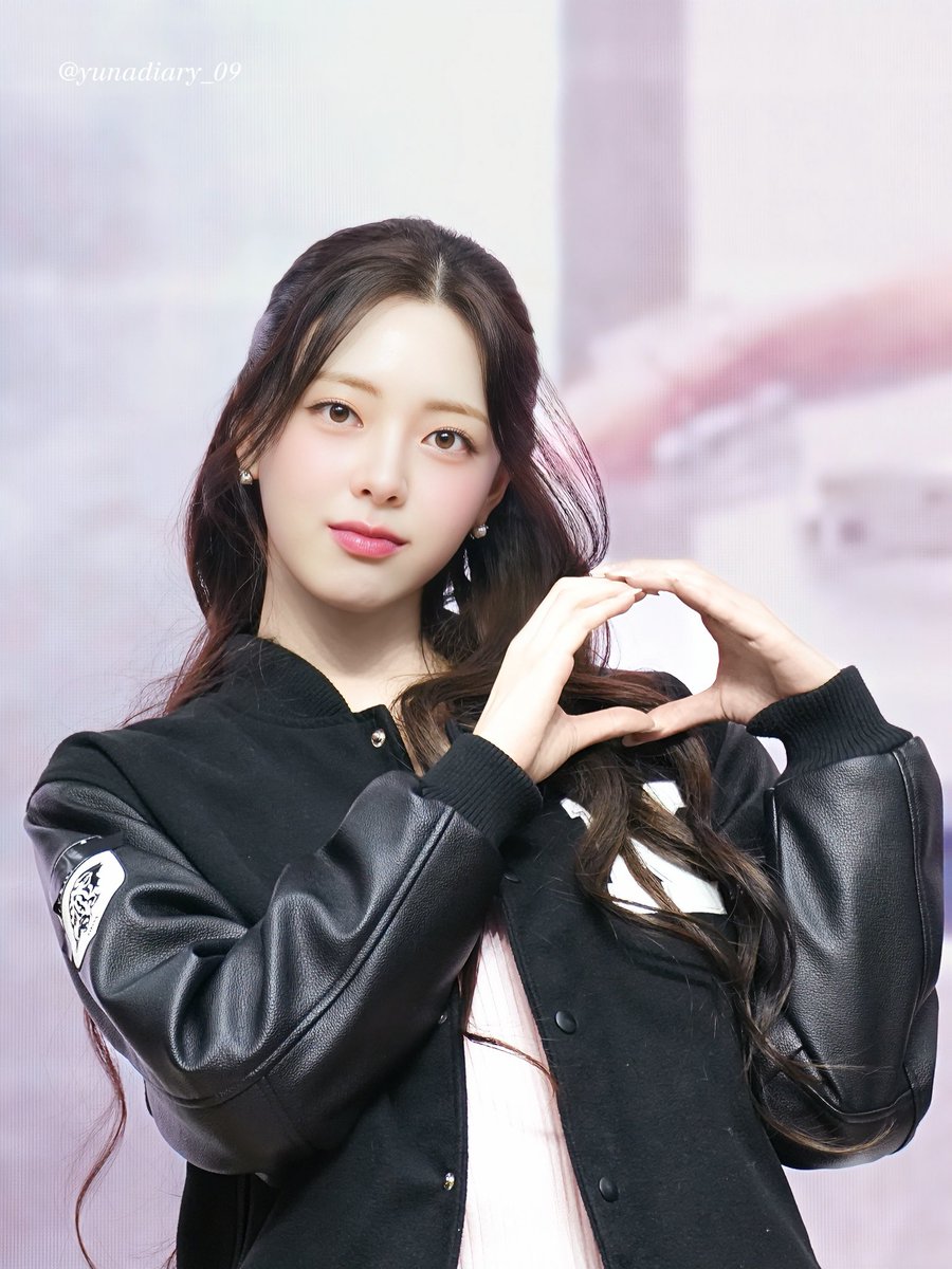 yunadiary_09 tweet media