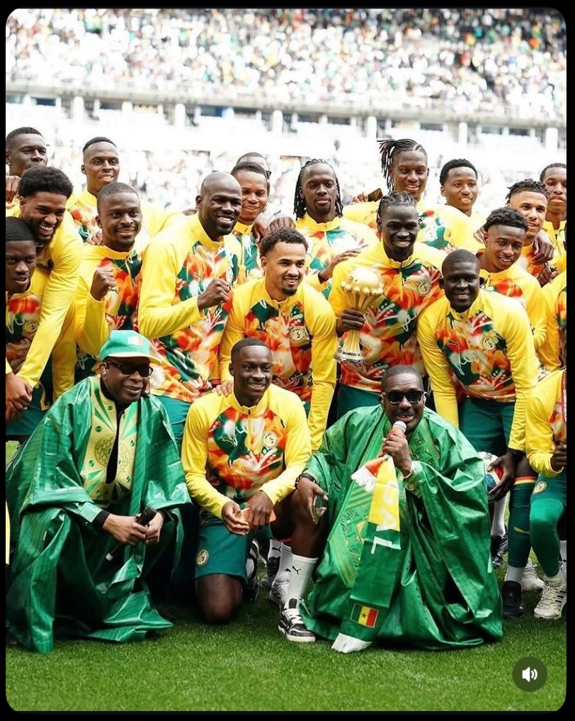 Lunique Ghost tweet media