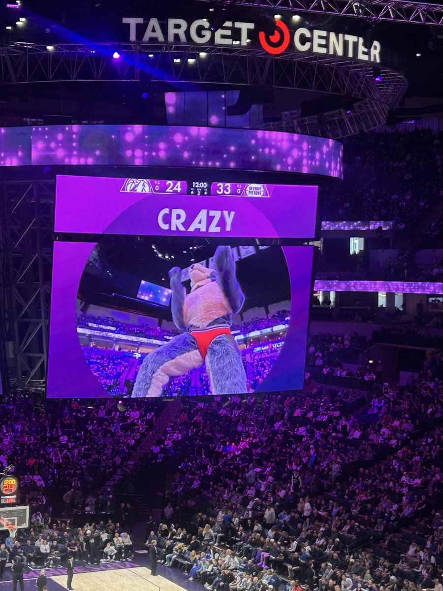 Crunch Wears No Pants - A Wolves Pod tweet media