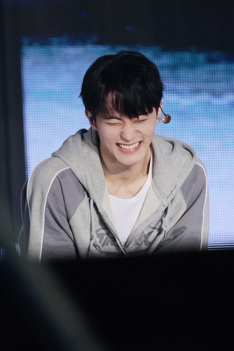 ㉲콘¹⁹⁹⁹ tweet media