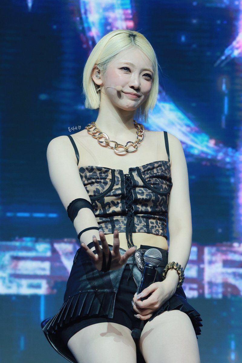 loveaintfortheweak tweet media