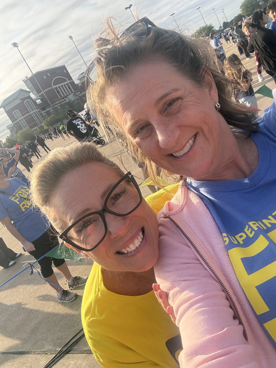 CyFairLibraries's tweet photo. I ❤️ seeing colleagues at the #CFISDfunrun! What a beautiful morning to raise money for student scholarships! @CyFairISD https://t.co/FCbQNF7dFK