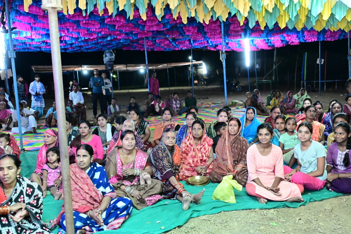 MahalingMukesh's tweet photo. ଆଗଲପୁର ଅନ୍ତର୍ଗତ ଉଚ୍ଚବାହାଲ ଠାରେ ଅନୁଷ୍ଠିତ ଷୋହଳ ପ୍ରହରୀ ନାମଯଜ୍ଞରେ ଯୋଗଦେବାର ସୌଭାଗ୍ୟ ମିଳିଲା। ଏହି ପବିତ୍ର ଅବସରରେ ଭଗବାନ ଦର୍ଶନ କରି ସମସ୍ତଙ୍କ ମଙ୍ଗଳ କାମନା କରିଛି। https://t.co/2i79fOlthG