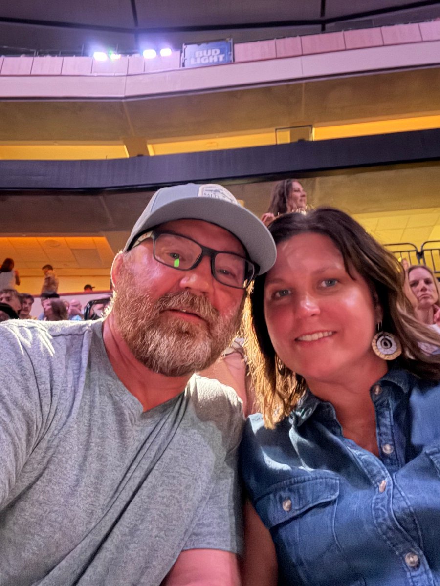 JasonReitmeier1's tweet photo. Holy crap 28 years!! Couldn’t have picked a better person to spend it with!  And Look what we built!!!! #Reitmeiers https://t.co/LP2syjhqbh
