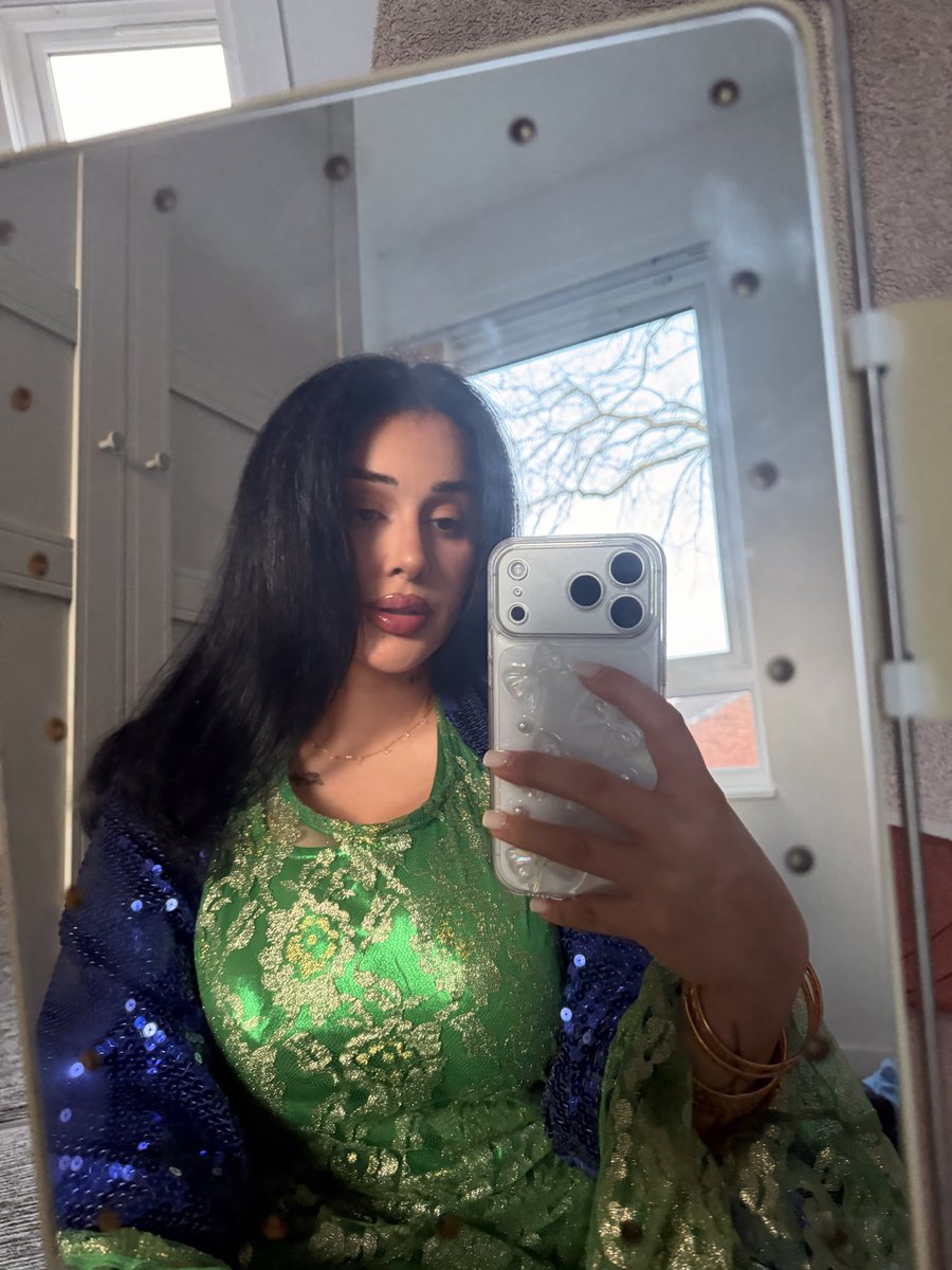 cheraasky's tweet photo. 💙💚 https://t.co/W0d4LedPmp