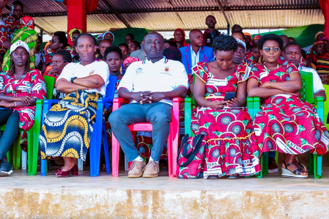 Merankabandi2's tweet photo. Lors de ces cérémonies, Madame Diane IRAKOZE, Administrateur de la commune #Kiganda, a apprécié la collaboration et les appuis du @Merankabandi2 en faveur des ménages vulnérables représentés, pour la majorité, par la #femme. https://t.co/HjcM1cdLQs