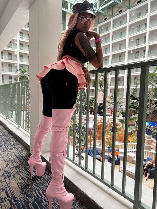 _KissMyAss_