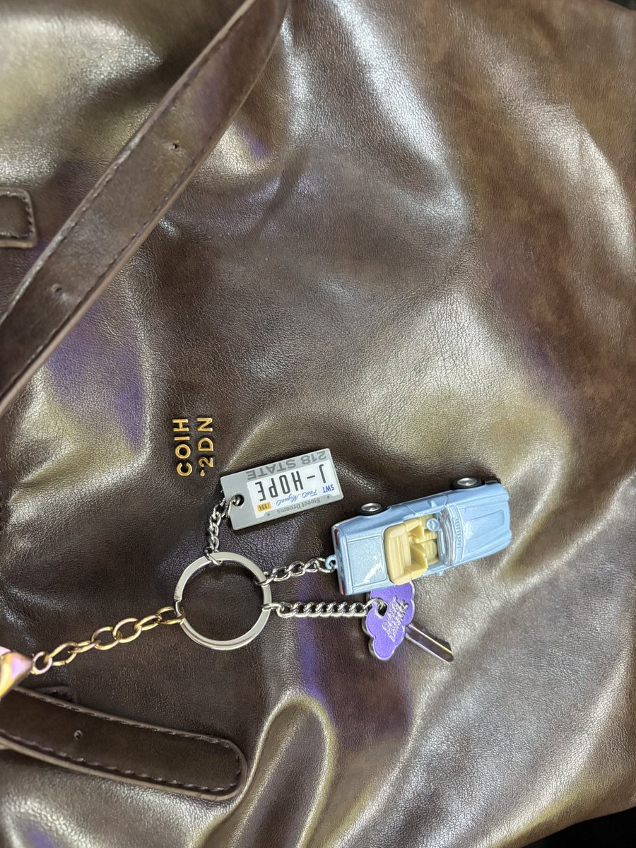 ‧₊˚ emily will see HOBI AGAIN ‧₊˚ 💚ミ🪽 tweet media