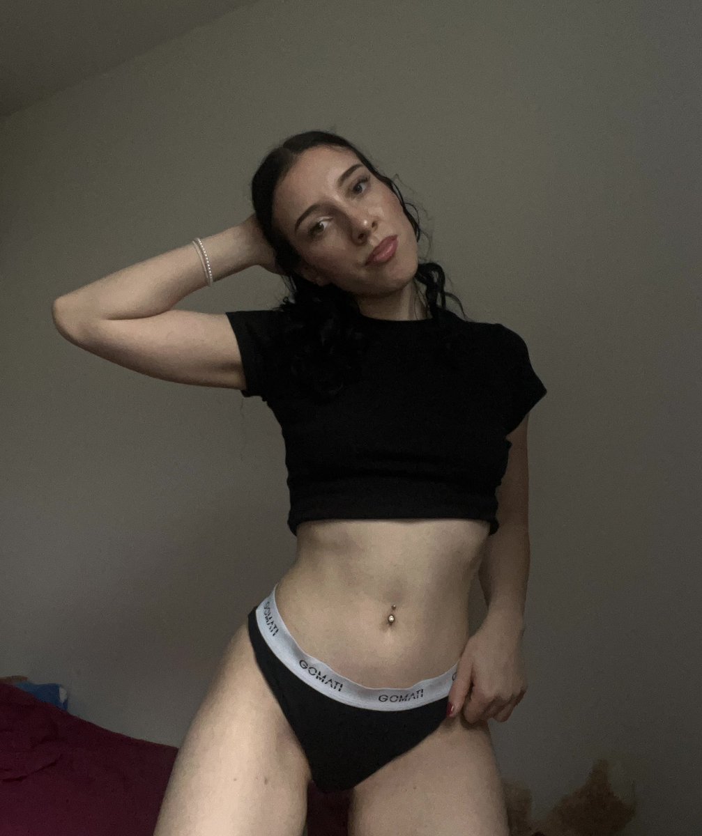 Arivyxenn's tweet photo. @sophieraiin @BhadBhabie can you help me have fun? https://t.co/HyO5rtAkCY