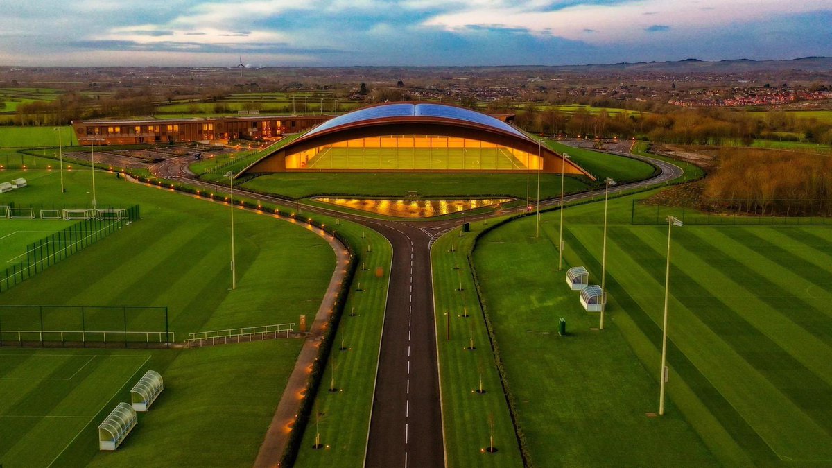 زاوية الملاعب ⛳️🏟 tweet media
