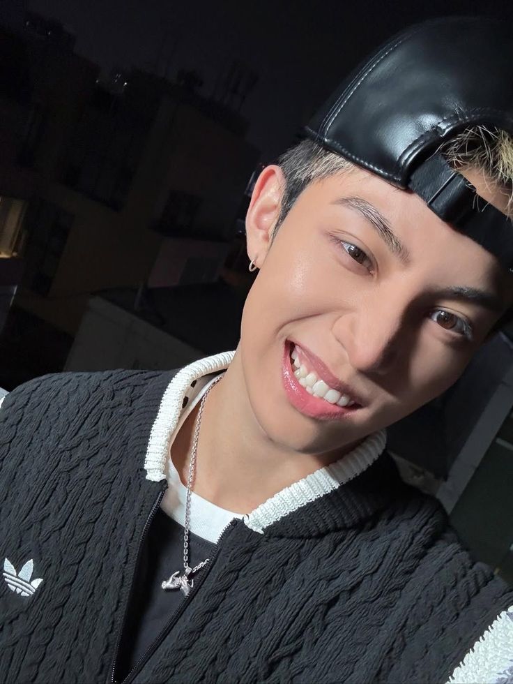 𝑩𝒓𝒖𝒗, Rᴏman tweet media