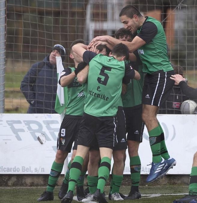beti_onak's tweet photo. EQUIPAZO!!! y 2-0 ante #CDCortes. Tercera victoria consecutiva para salir de la zona de descenso. Zorionak!!!! #AurreraBeti https://t.co/V5DvouP9D6