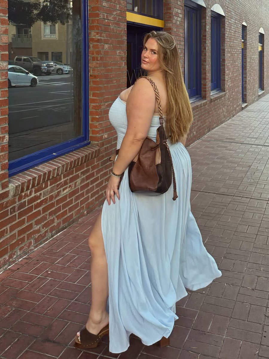 PlusSizeHub_1's tweet photo. Julia Nevadomsky https://t.co/YF8mtFCp1R