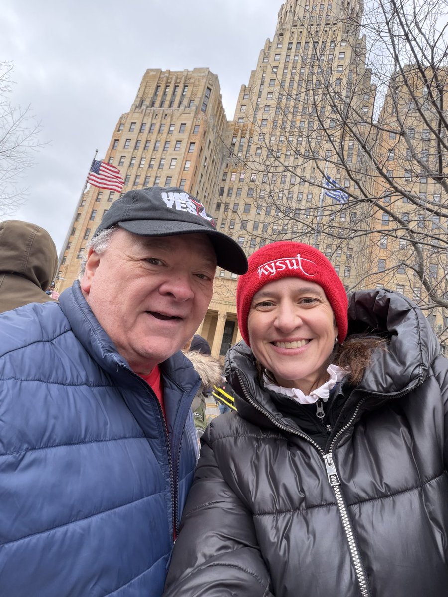 Melinda Person 🍎✌🌈 tweet media