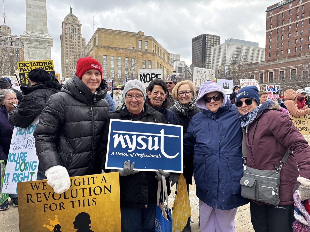 Melinda Person 🍎✌🌈 tweet media