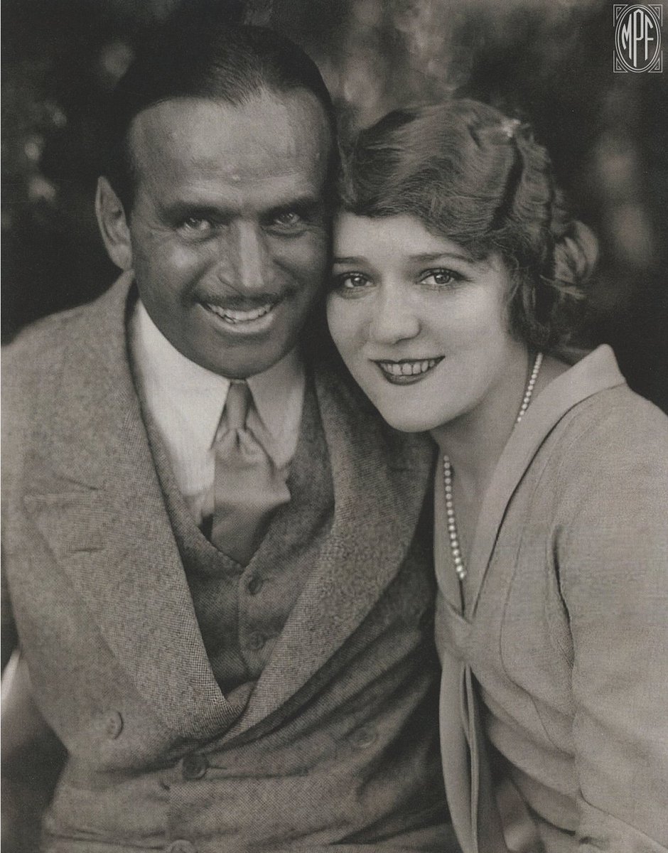 TheMaryPickford's tweet photo. Celebrating Doug & Mary's love on their wedding day.
#marypickford #douglasfairbanks #dougandmary #pickfair #OnThisDay https://t.co/Ove3s6tIT6
