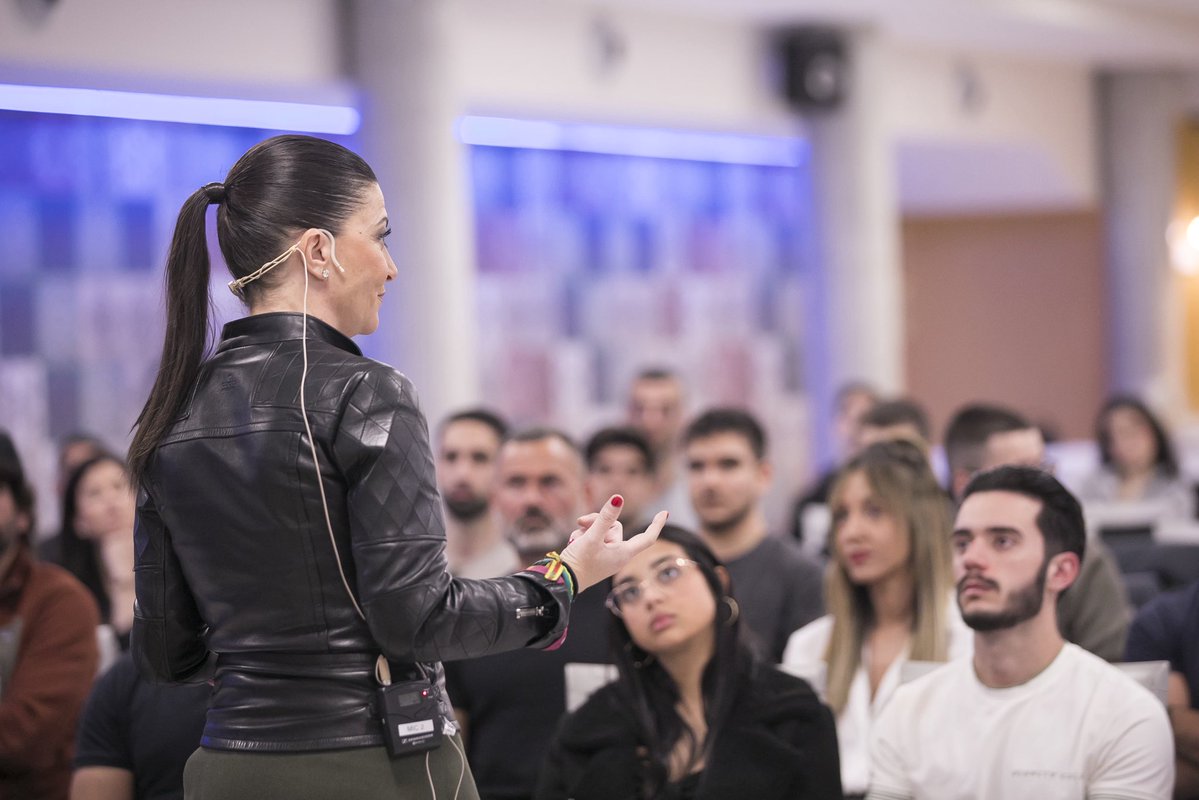 Macarena Olona tweet media