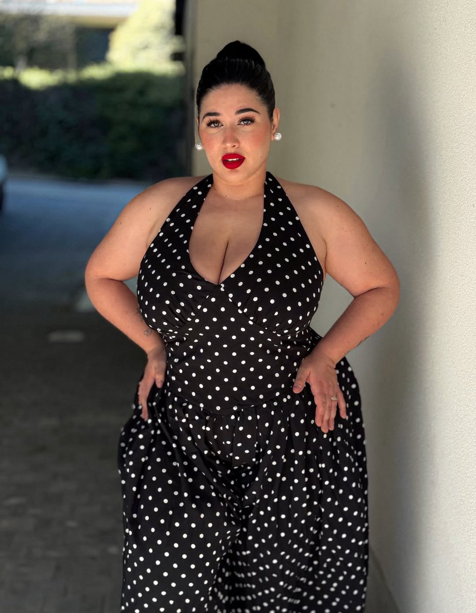 PlusSizeHub_1's tweet photo. Natalia Lozano https://t.co/rC6fiE1Rje