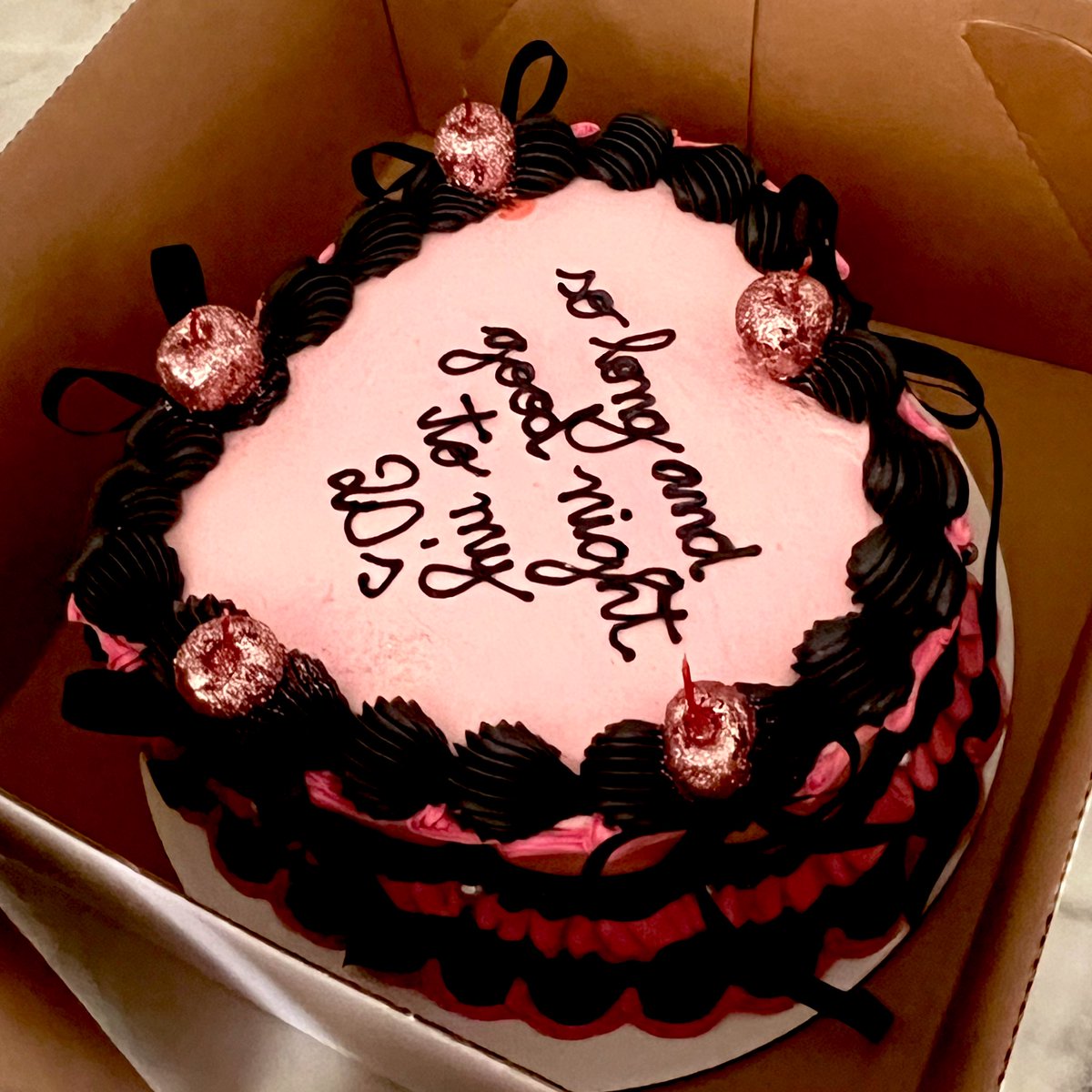 Brenda “confia em mim” iero tweet media