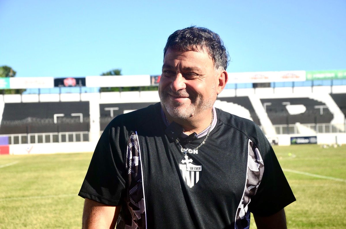 mundoascenso's tweet image. En vivo por @radiolared Ricardo Pancaldo ex DT de #ChacoForEver: "El contexto general del país y en el fútbol de ascenso en lo económico no es bueno. El equipo estuvo a la altura, lamentablemente lo hemos perdido anoche por errores individuales. Los resultados mandan"