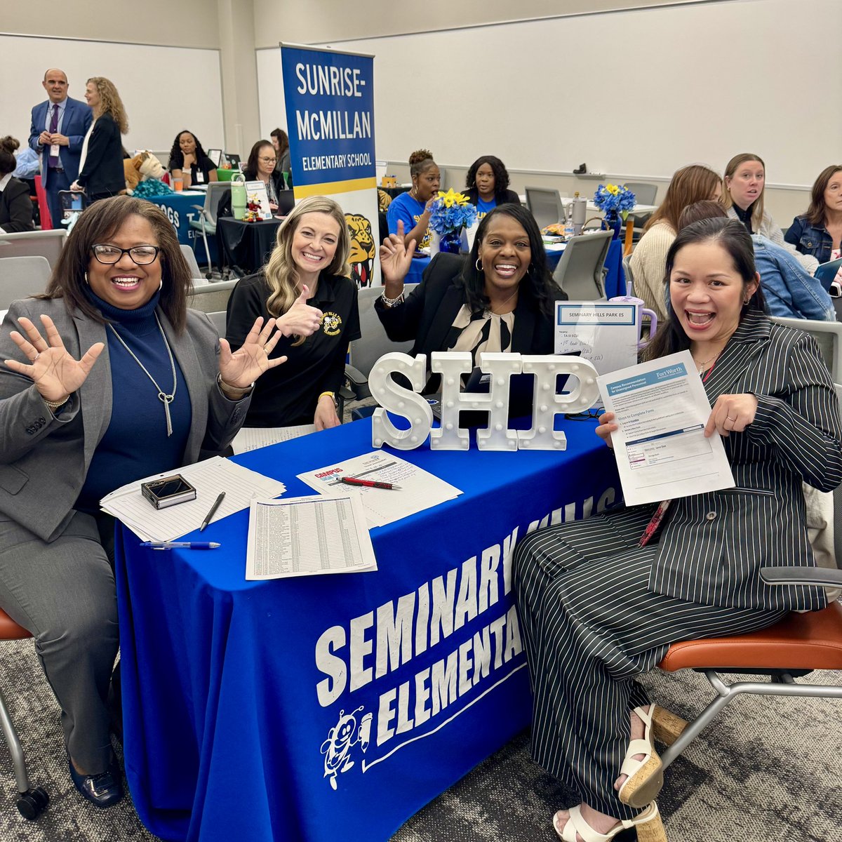 YassminCLee's tweet image. @FortWorthISD school leaders excited and seeking great teachers and staff for the 2026-2027 school year. This could be you!
Apply today at FWISD.org/careers 
#fwisd #FWISDleads #YourFuture