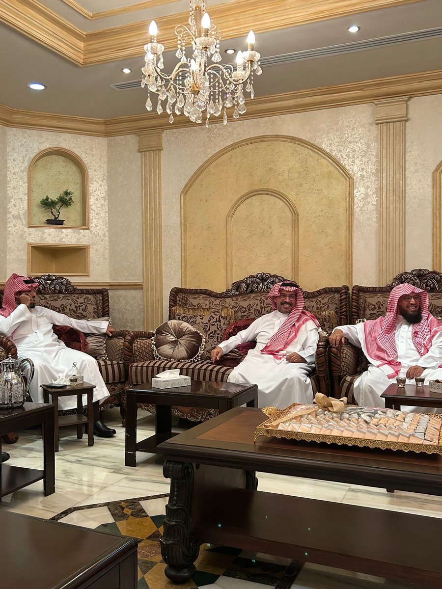 AlMedesInfo's tweet photo. معايدة أسرة آل مديس في عيد الفطر المبارك لعام ١٤٤٧ هـ في مجلس الشيخ حامد بن خالد آل مديس - رحمه الله، 
سائلين المولى عز وجل ان يعيده علينا وعليكم بكل خير. https://t.co/sBVZiR7huR