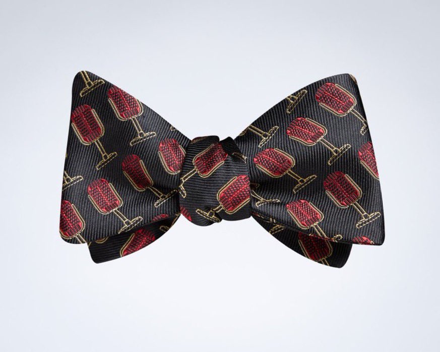 Ken_Rosenthal's tweet photo. Today’s bow tie for Yankees at Giants on FOX at 4:15E/1:15P: Old Skool Cafe (a faith-based violence prevention program in SF, providing marketable skills in the restaurant industry to at-risk, formerly incarcerated and foster care youth ages 16-22). More: https://t.co/LSQYshx2BG https://t.co/9WKimIeu5n