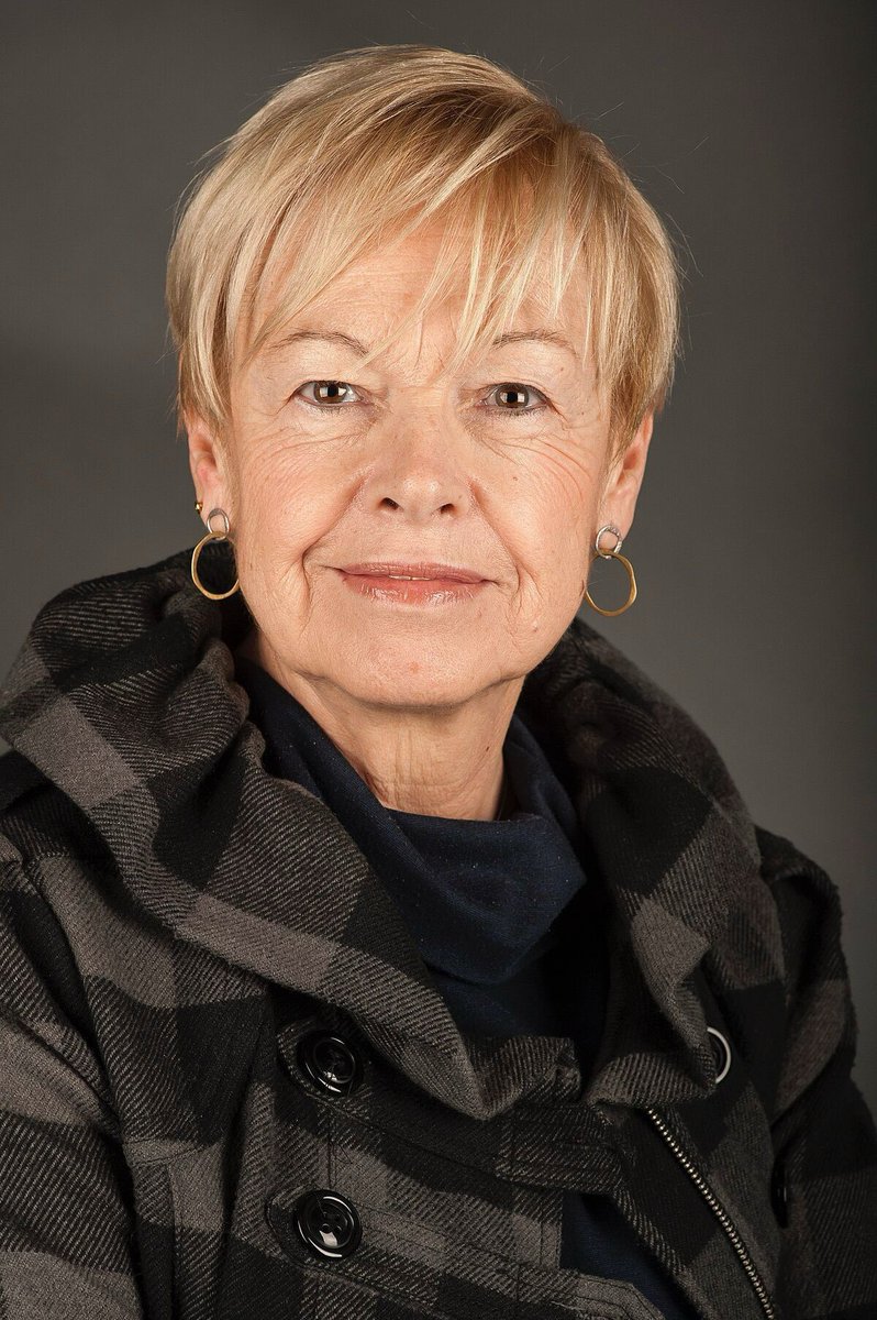 Ha mort Maria Badia i Cutchet, filòloga i exdiputada al Parlament Europeu. La recordem i ens sentim a prop dels seus en un moment especialment dolorós. Que la terra li sigui lleu
