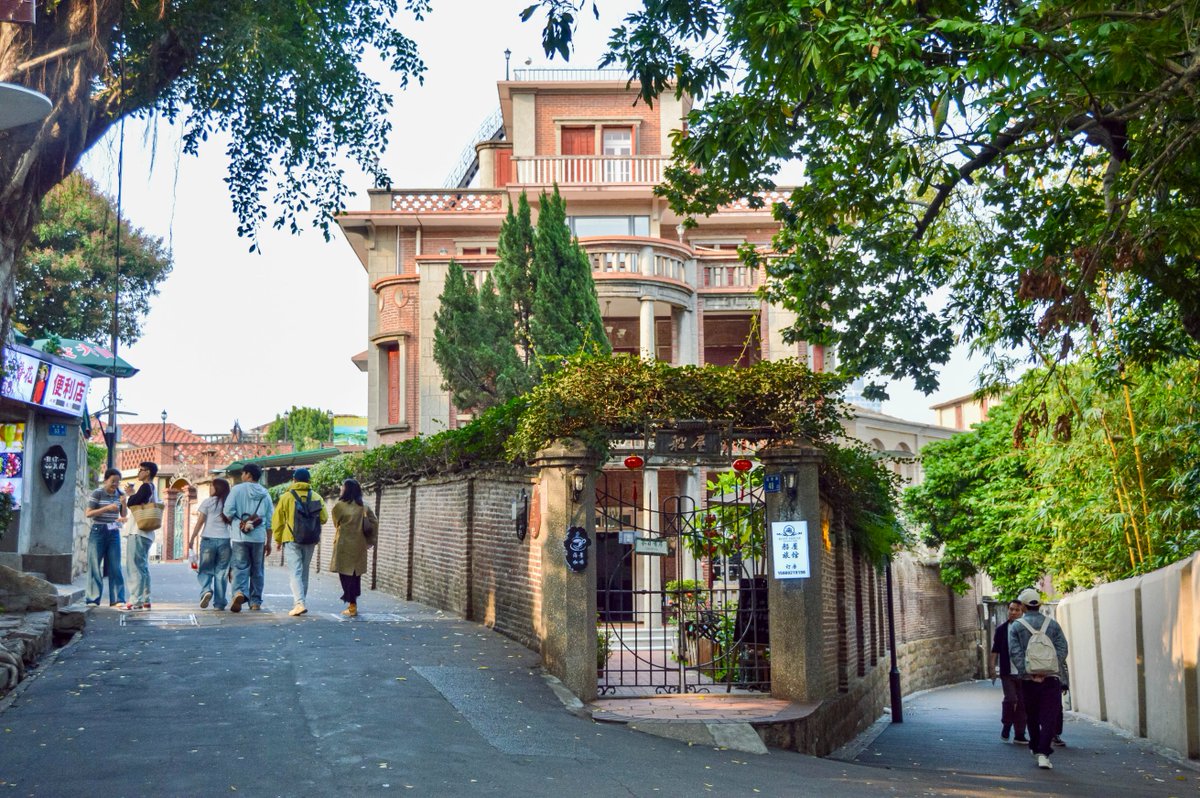 Melissa & Chris Bruntlett tweet media