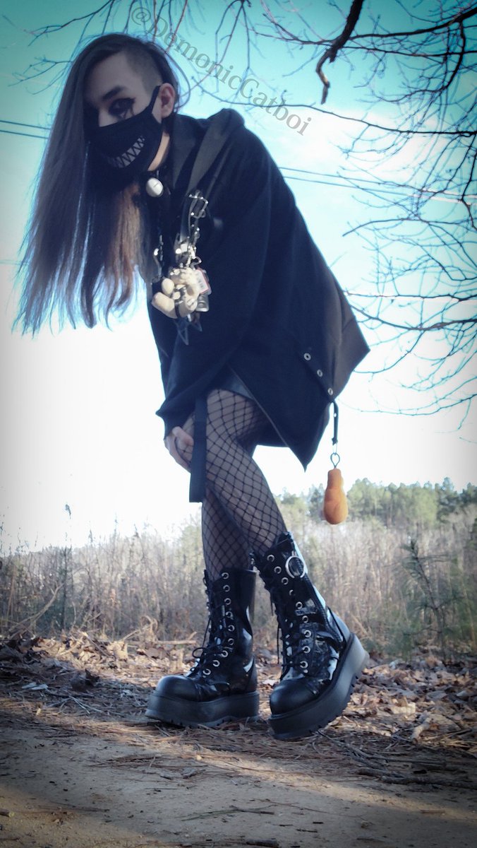 DemonicCatboi's tweet photo. Just a little goth punk femboy out in the mountains doing little hiking! ✨️UwU✨️

#femboy | #goth | #emo | #demonia | #hiking | #fetlife | #photographie | #woods | #forest | #slut | #brat | #outside | https://t.co/zKN1IdLa5D