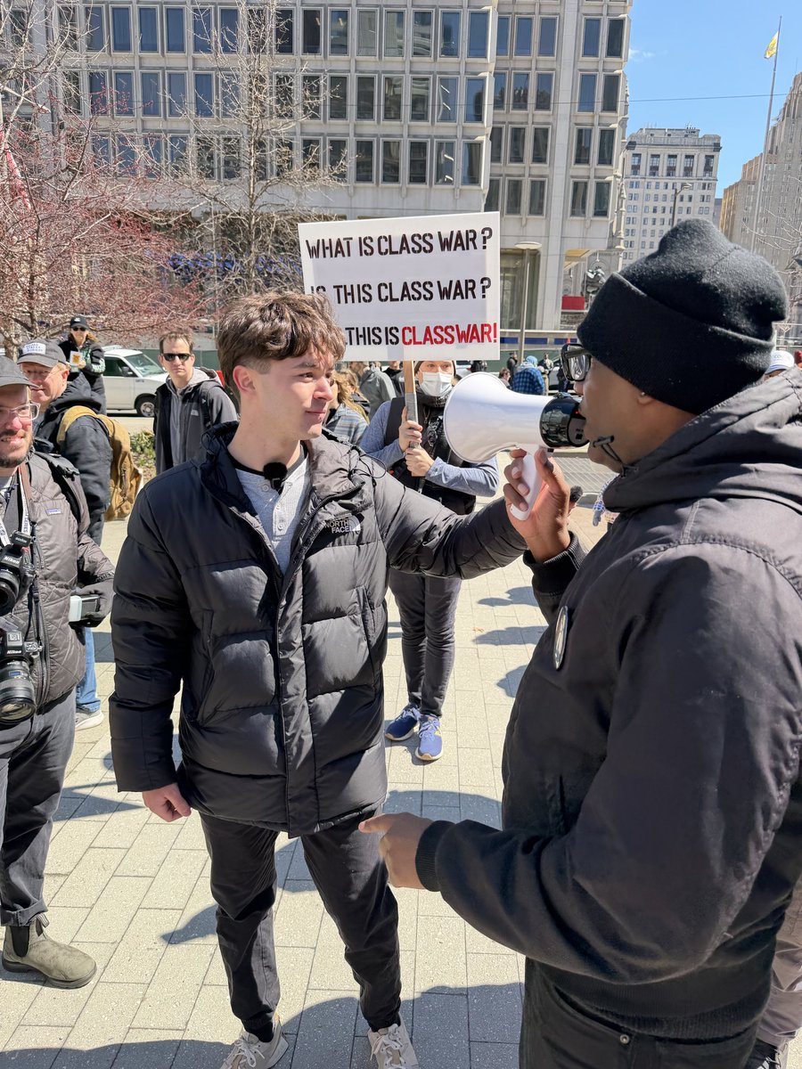 AsaKhalif's tweet photo. White nationalists, Charlie Kirk fanatic,and Trump supporting bigot Frank Scales tried to cause trouble..we ran his punk ass out of the rally!! #FrankScales #nokings #power2thepeople https://t.co/hM5FEQRAuP