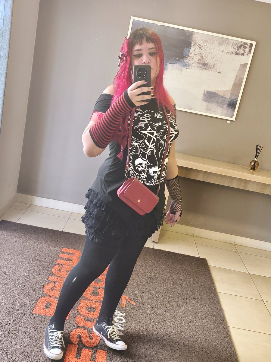 Scarlet tweet media