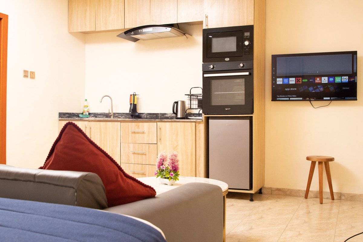 Realtor_NG's tweet image. Looking for an apartment in Ikeja near MMA2?
We’ve got you covered!!! Look at this luxurious studio apartment 😍😍😍

Price: 75k/night  

📍Oladipo Bateye Road, Ikeja

For bookings, please send a DM or contact 08136905517. 

#Shortlets #shortletsinikeja #shortletsinlagos