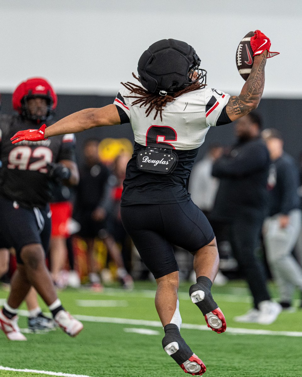 GoBearcatsFB's tweet photo. The hometown kid

@upnexxt03 https://t.co/dAR4elVz20