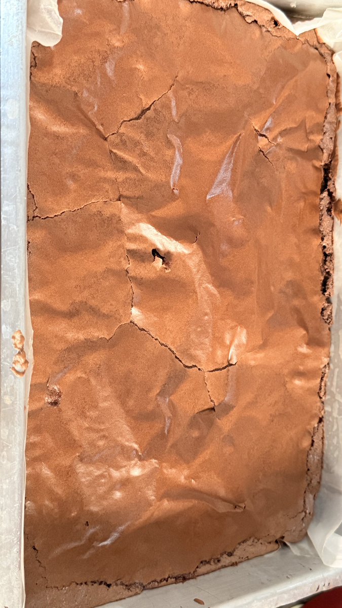 Olha essa perfeição saindo do forno … 
Brownie❤️