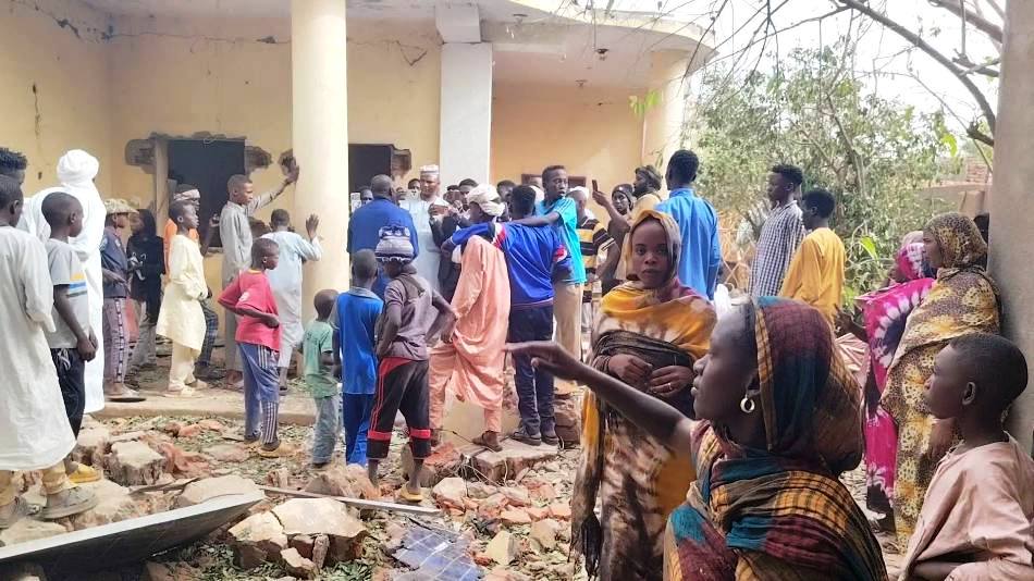 SudanTribune_EN's tweet image. Images show the aftermath of Sudanese army drone strikes targeting civilian areas in the eastern district of Zalingei on Friday night. #Sudan #Zalingei #Darfur

sudantribune.com/article/312186