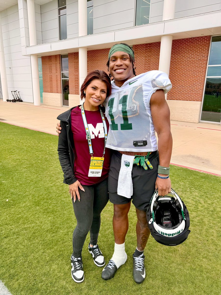 coachfire98's tweet photo. Get around the right people and watch how your world expandsβ¦
Football will really introduce you to some of the best people in your life!
#USVSUS #409Sports https://t.co/m3hXzKNjp4