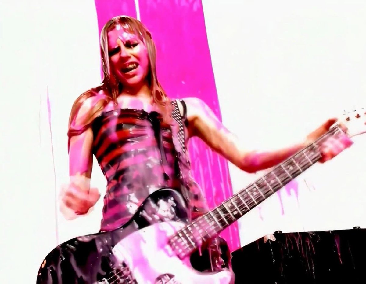 aboutavrilla_'s tweet photo. HE WASN'T HOY CUMPLE 21 AÑOSSS ❤🖤
He Wasn't es el cuarto sencillo de Under My Skin, fue lanzado el 28 de marzo de 2005. 🖤
¿Qué tanto les gusta esta canción?
#undermyskin #AvrilLavigne #Avril #HeWasnt #punk #rock https://t.co/l7WyEU4WmM