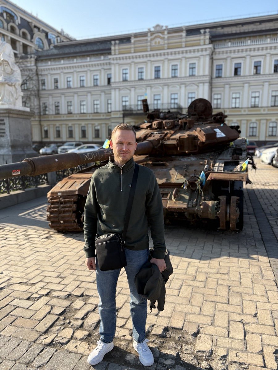 Henrik Vinge tweet media