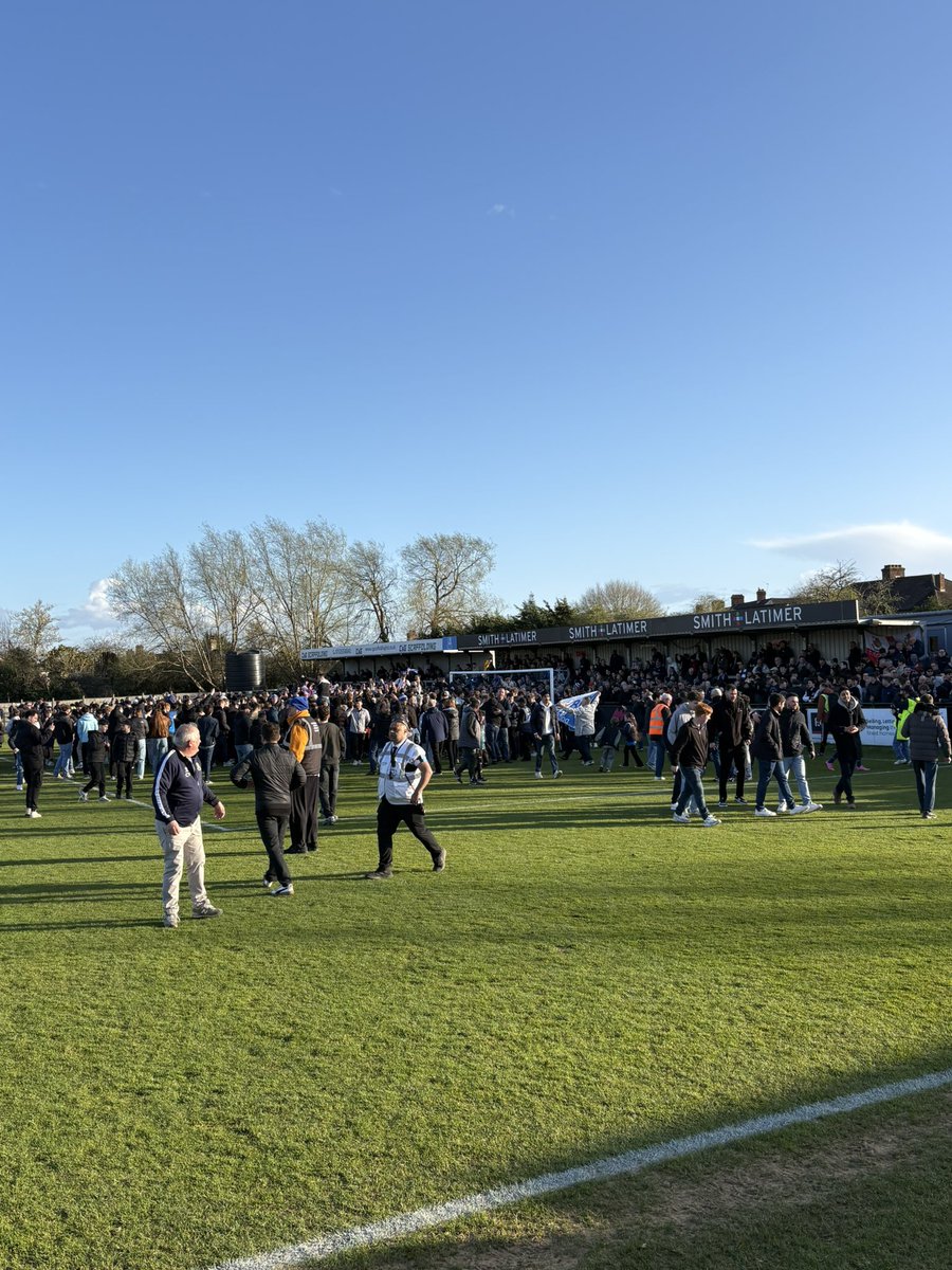 Lloyobwi tweet media