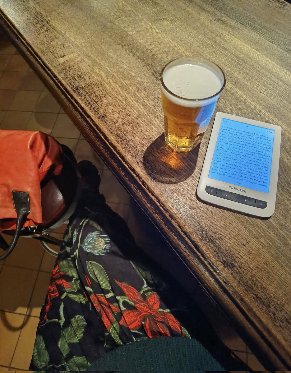 анна войзеш tweet media