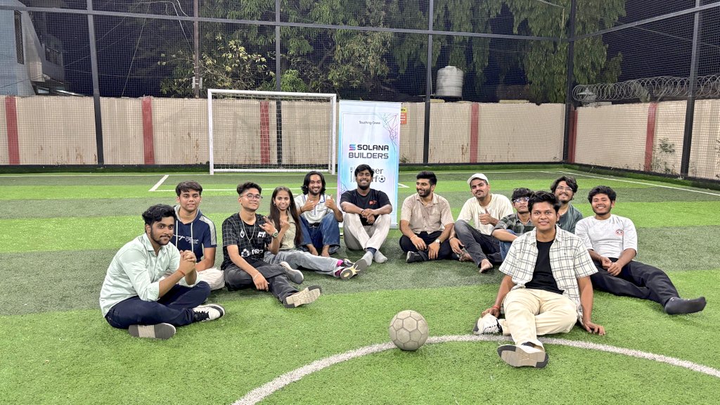 akxh_5's tweet photo. we at bhopal touched grass ⚽️🍽️

Touching Grass : Solana Builders Dinner &amp; Turf — Bhopal was amazing

12 builders, one table • convos around what everyone’s building (pinnochio, frontier hack + more)

dinner talks to turf chaos 😭
less timelines, more real connections

gg 🚀 https://t.co/KeB6DA0kSQ
