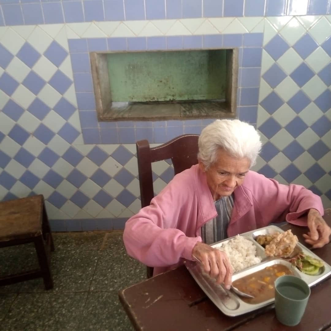 GeneticaEste's tweet photo. Almuerzo ofertado a los abuelos del Hogar de Ancianos Domingo González González, por parte de la UEB Cultivos Varios
@BernalJuli14660 https://t.co/58I23fCQdU