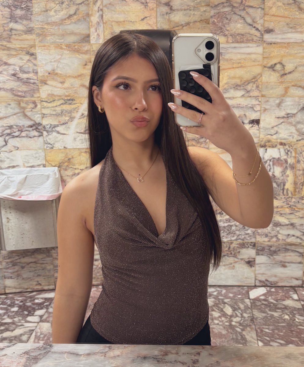 dani⁷💋 on follow limit tweet media