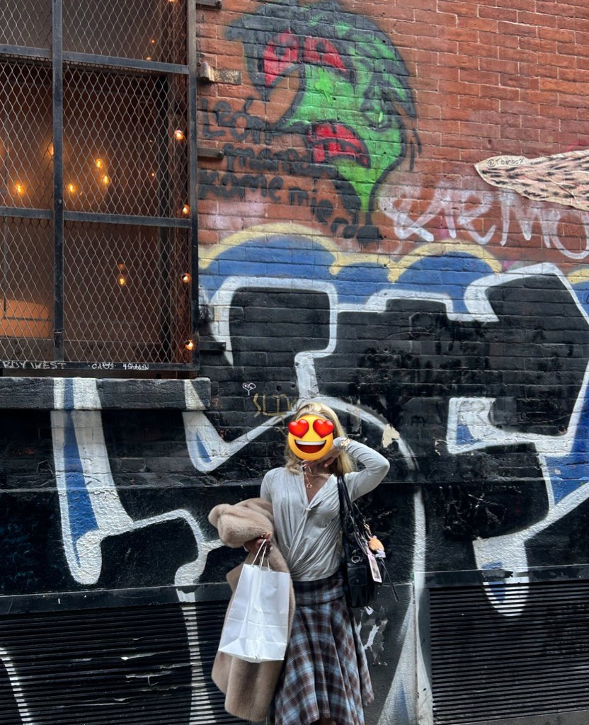 sh✩n saw bts from a boat 🪭 tweet media