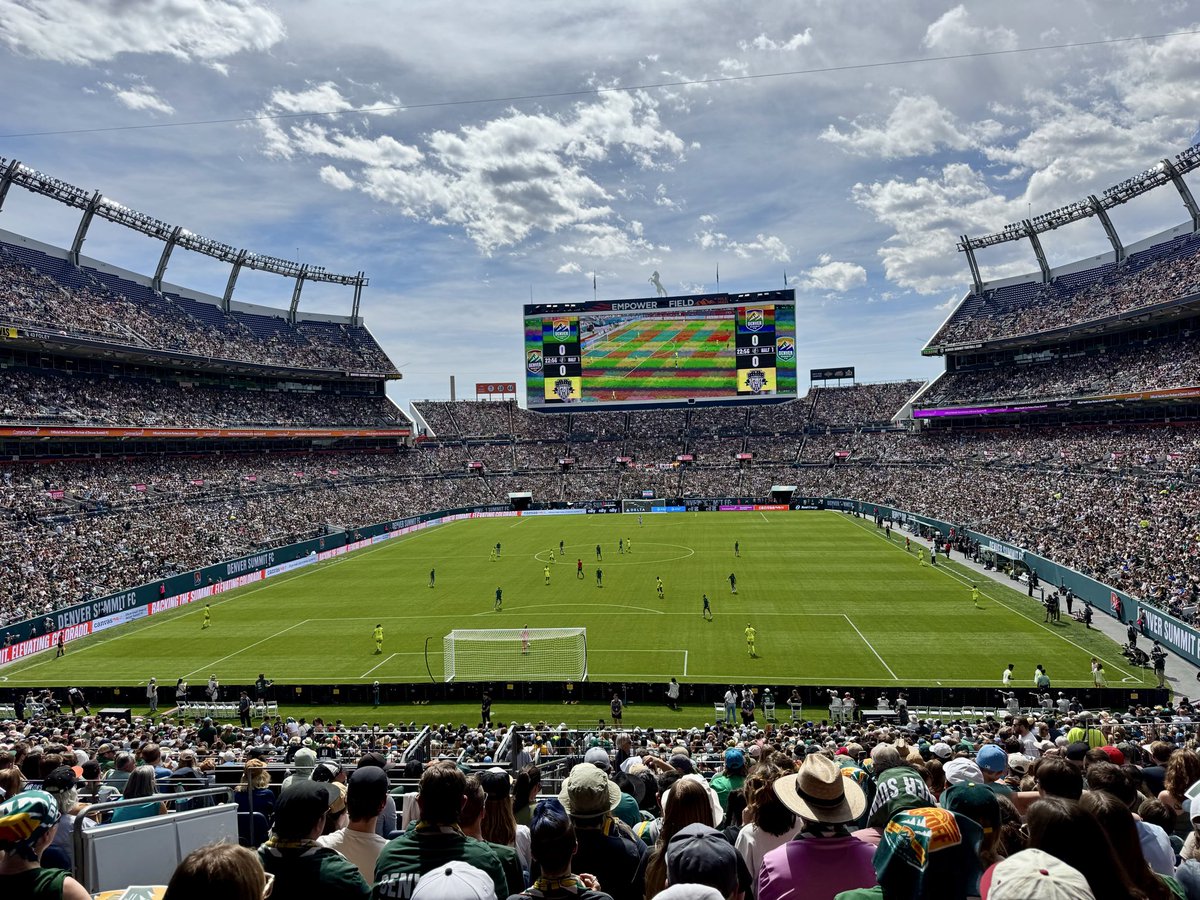 Lindsay Jones tweet media